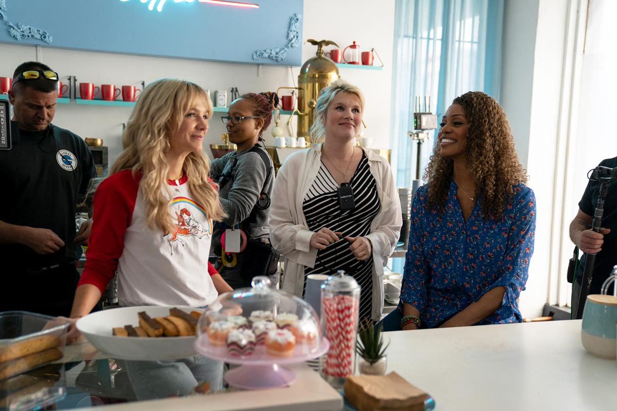 (L to R) Actor Carey Mulligan, writer/director Emerald Fennell and actor Laverne Cox on the set of PROMISING YOUNG WOMAN. Cr: Merie Weismiller Wallace/Focus Features