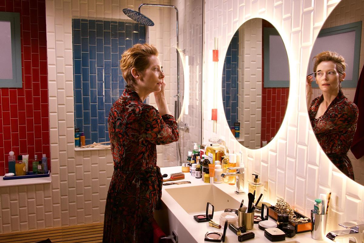 Tilda Swinton as Her in “The Human Voice.” Cr: Iglesias Mas/Sony Pictures Classics