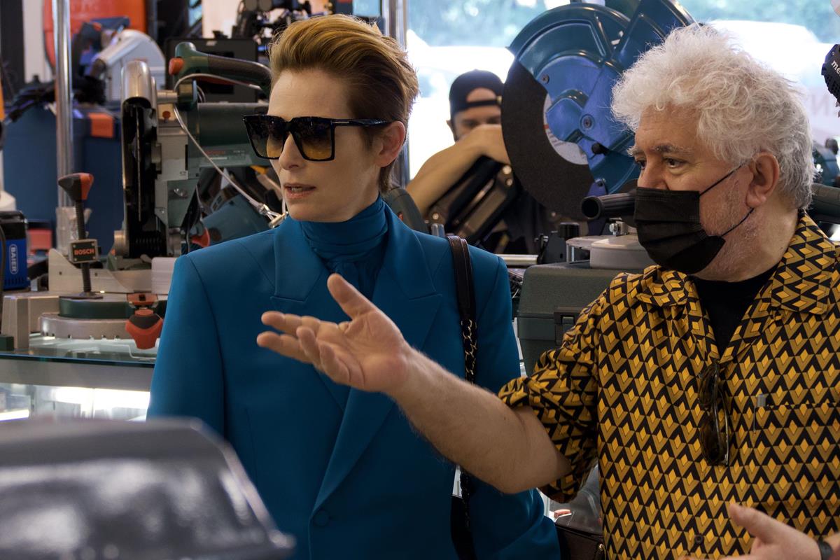 Tilda Swinton and Pedro Almodóvar on the set of “The Human Voice.” Cr: Iglesias Mas/Sony Pictures Classics