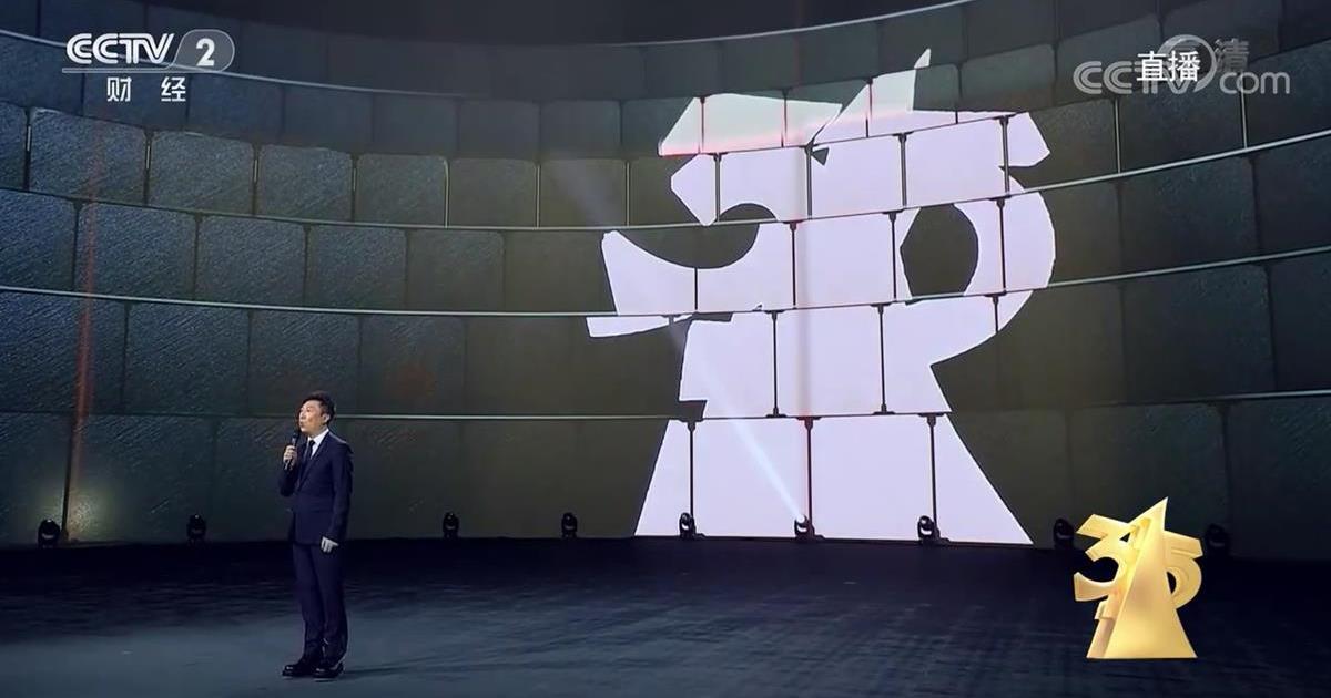 CCTV studio’s curved LED wall is 50 meters long and 10 meters high, covering the entire floor with a half-circle with a diameter of 30 meters.