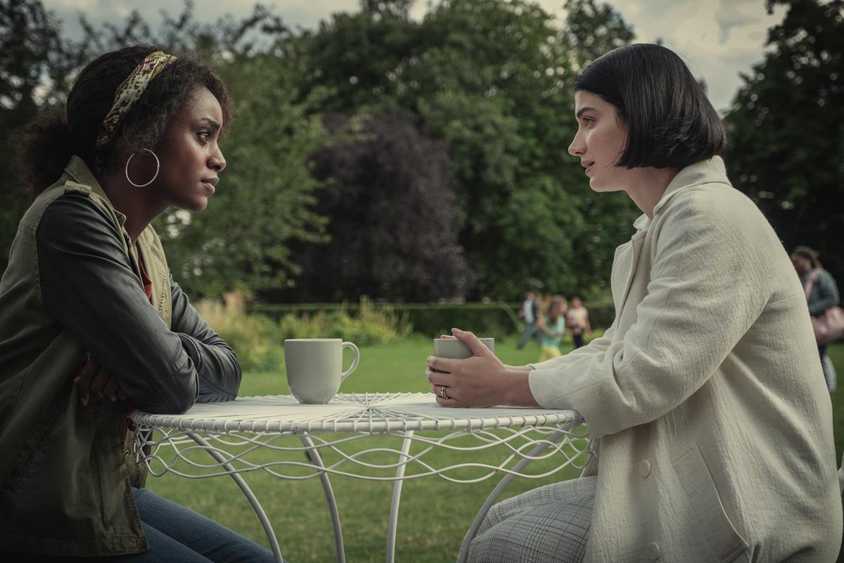 Simona Brown as Louise Barnsley and Eve Hewson as Adele Ferguson in “Behind Her Eyes.” Cr: Mark Mainz/Netflix