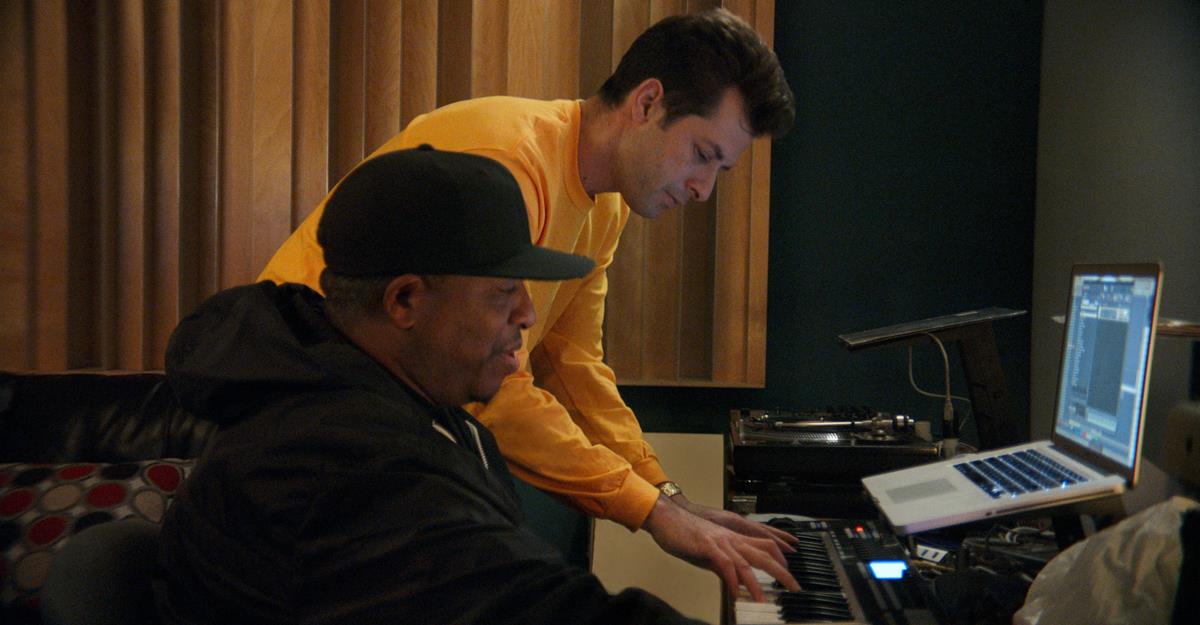 DJ Premier and Mark Ronson in “Watch the Sound With Mark Ronson.” Cr: Apple TV+