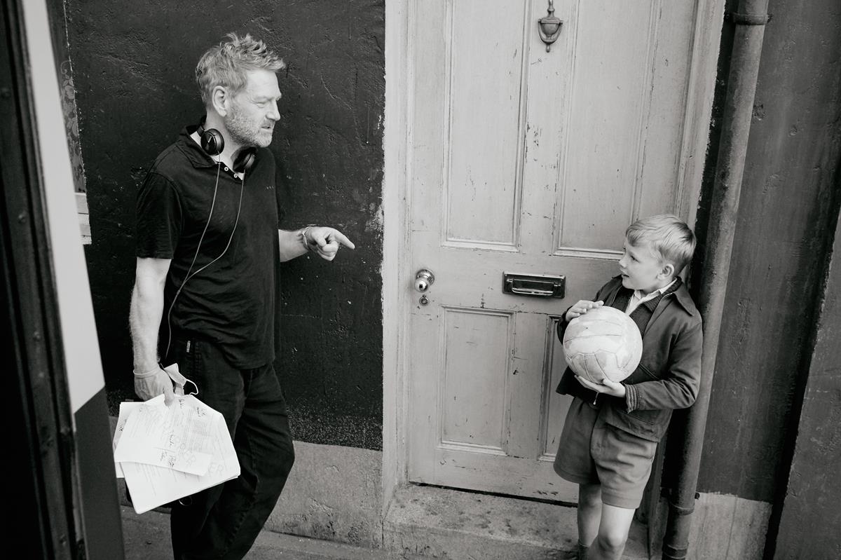 Director Kenneth Branagh and Jude Hill on the set of “Belfast.” Cr: Focus Features