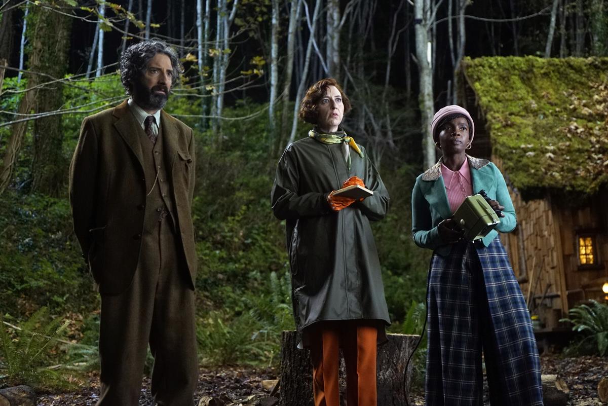 Tony Hale as Mr. Benedict, Kristen Schaal as Number Two, and MaameYaa Boafo as Rhonda Kazembe in Episode 3 of “The Mysterious Benedict Society.” Cr: Disney