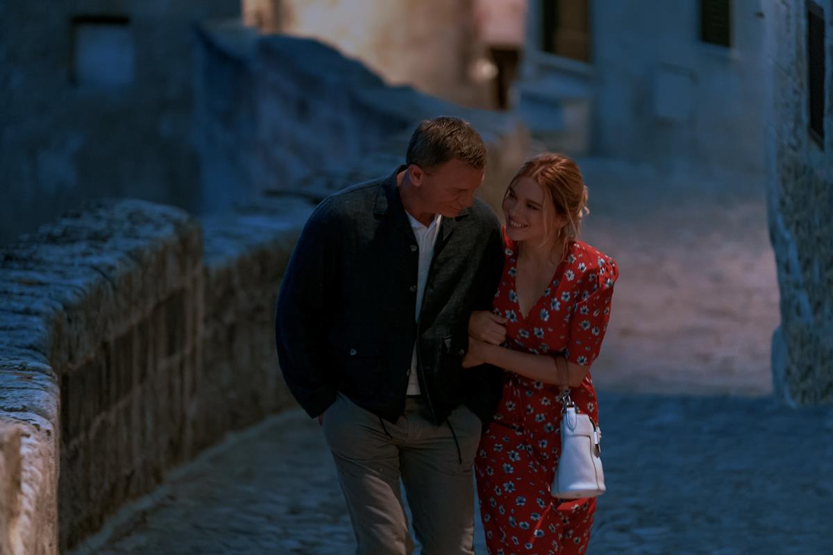 Daniel Craig as James Bond and Léa Seydoux as Dr. Madeleine Swann in “No Time To Die.” Cr: MGM