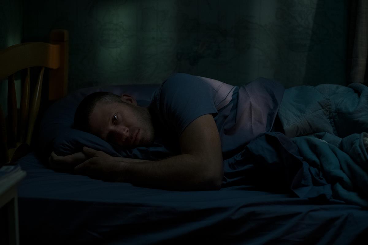 Zach Gilford as Riley Flynn in Episode 2 of “Midnight Mass.” Cr. Eike Schroter/Netflix