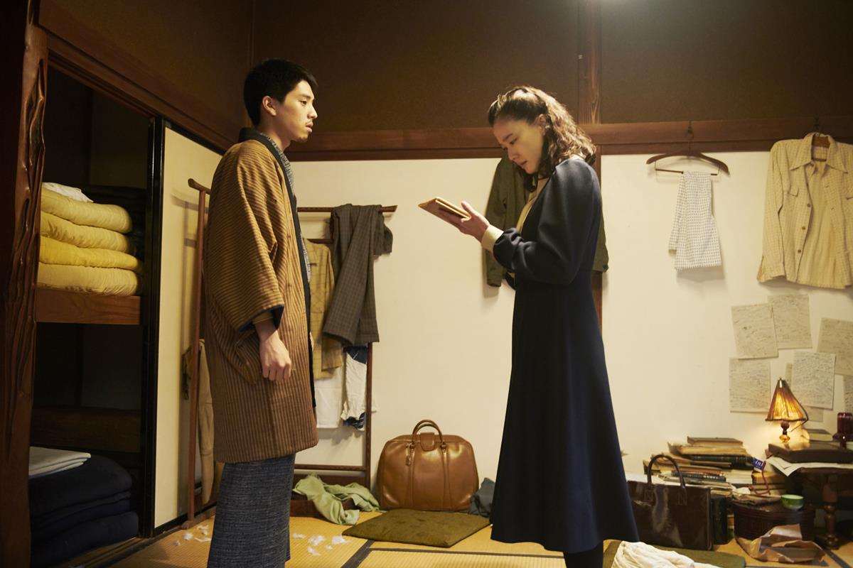 Ryota Bando as Fumio Takeshita and Yu Aoi as Satoko Fukuhara in director Kiyoshi Kurosawa’s “Wife of a Spy.” Cr: Kino Lorber