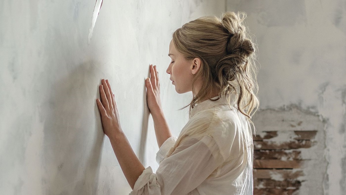 Jennifer Lawrence as Mother in director Darren Aronofsky’s "mother!" Cr: Paramount Pictures