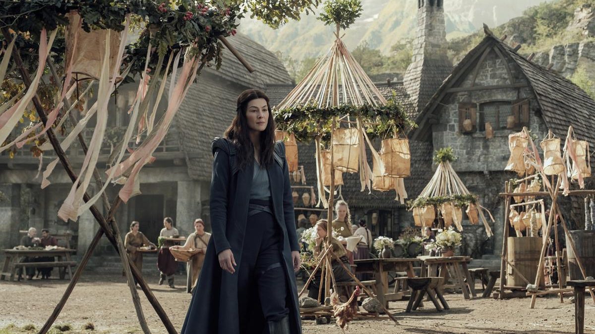 Rosamund Pike as Moiraine Damodred in episode 1 of “The Wheel of Time.” Cr: Amazon Studios