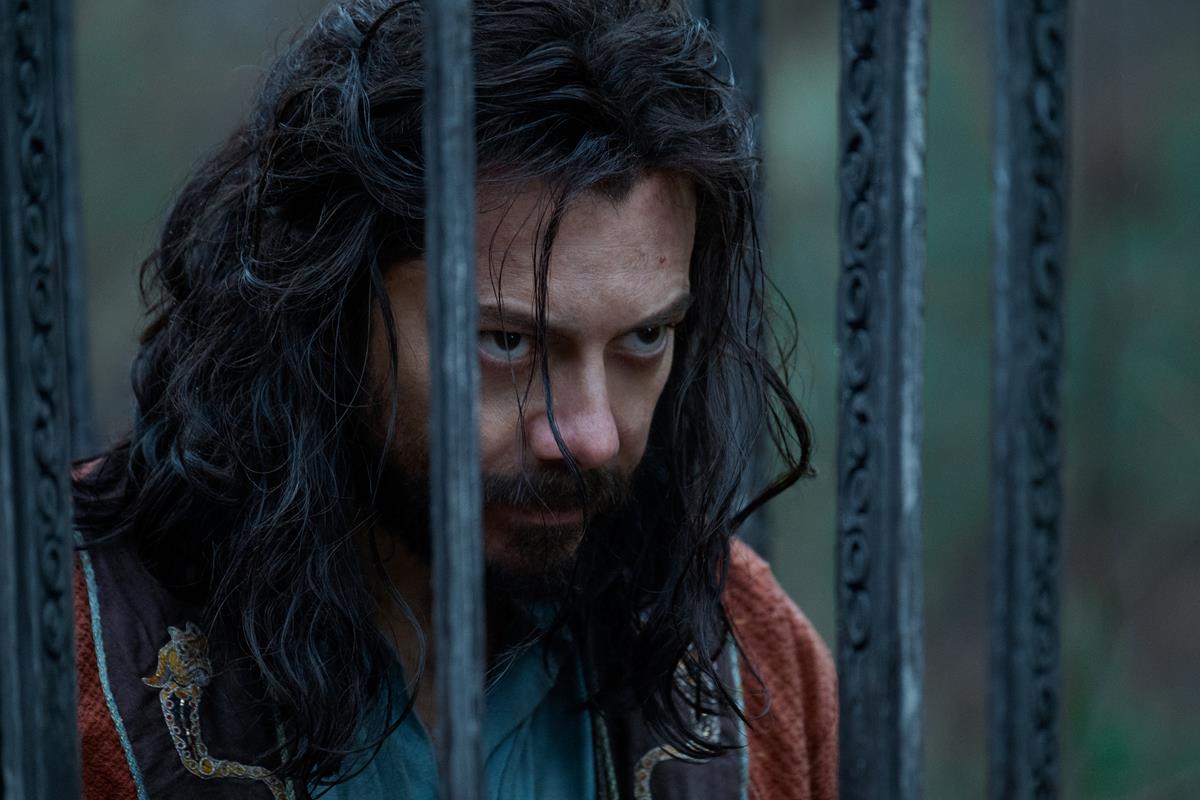 Álvaro Morte as Logain Ablar in episode 3 of “The Wheel of Time.” Cr: Amazon Studios