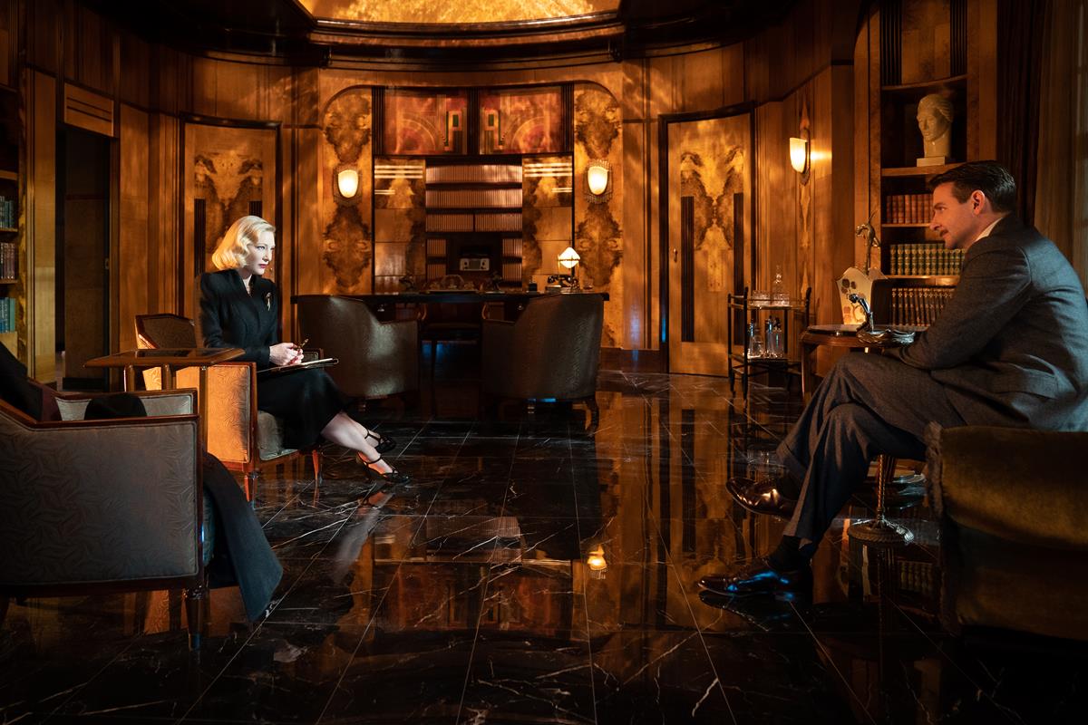 Cate Blanchett as Dr. Lilith Ritter and Bradley Cooper as Stanton Carlisle in director Guillermo del Toro's "Nightmare Alley." Cr: Searchlight Pictures