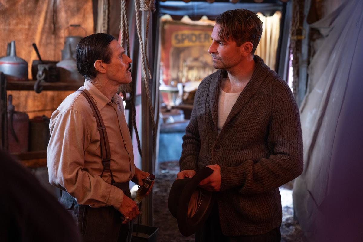 Willem Dafoe as Clem Hoatley and Bradley Cooper as Stanton Carlisle in director Guillermo del Toro's "Nightmare Alley." Cr: Searchlight Pictures