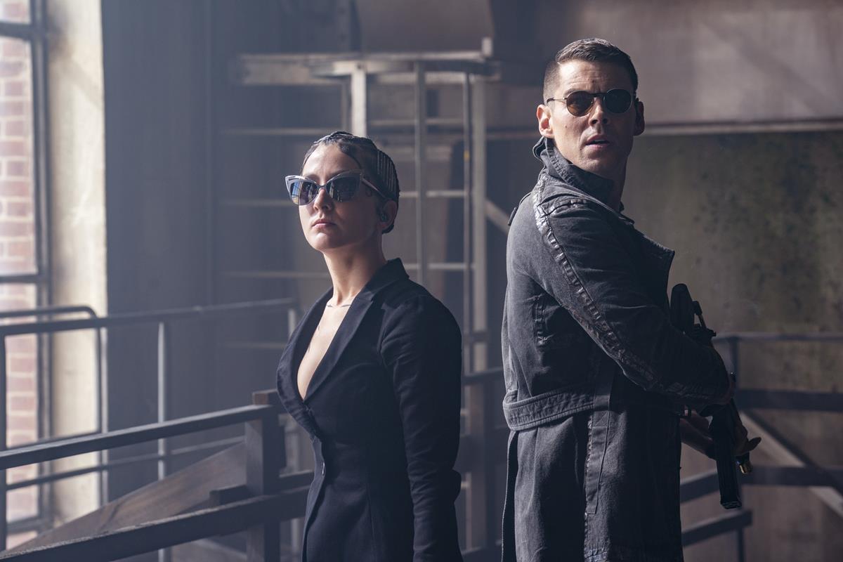 Eréndira Ibarra as Lexy and Brian J. Smith as Berg in director Lana Wachowski’s “The Matrix Resurrections.” Cr: Murray Close/ Warner Bros. Pictures