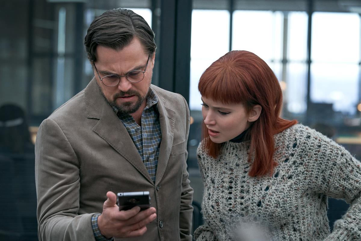 Leonardo DiCaprio as Dr. Randall Mindy and Jennifer Lawrence as Kate Dibiasky in director Adam McKay’s “Don’t Look Up.” Cr: Niko Tavernise/Netflix