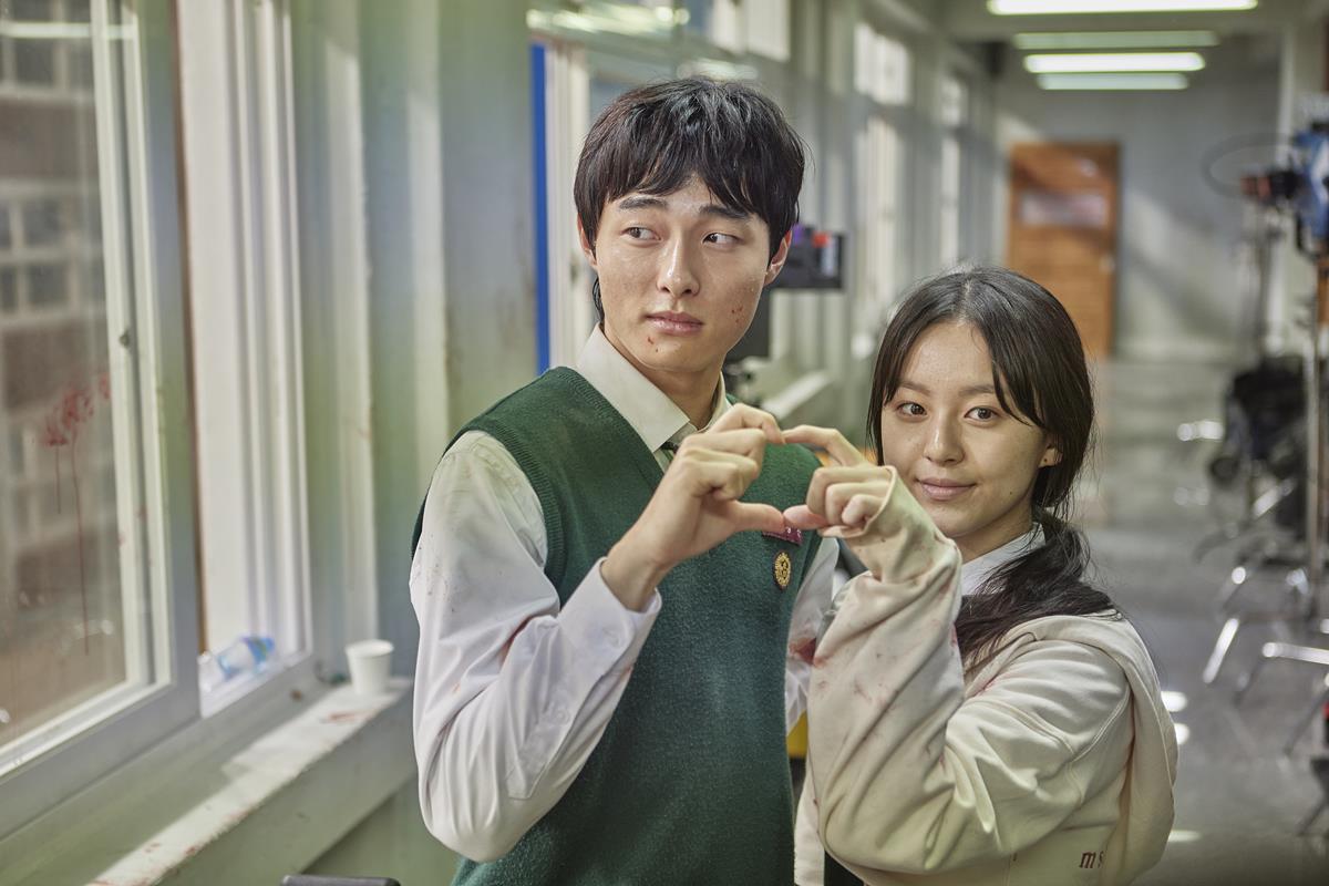 Yoon Chan-young as Lee Cheong-san and Park Ji-hu as Nam On-jo in “All of Us Are Dead.” Cr: Yang Hae-sung/Netflix