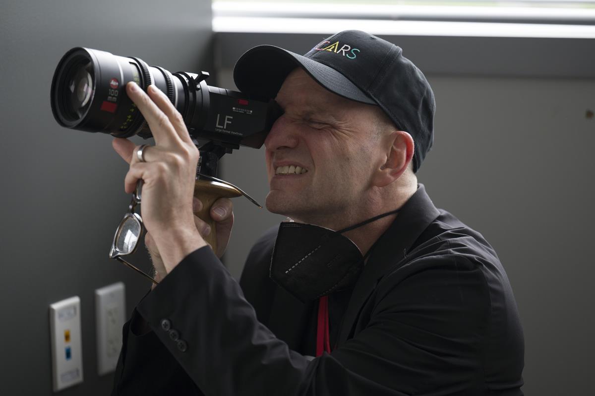 Director Steven Soderbergh on the set of “Kimi.” Cr: Warner Bros. Pictures