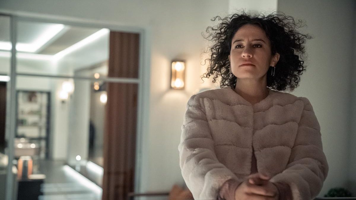 Illana Glazer as Chelsea in episode 3 of “The Afterparty.” Cr: Apple TV+