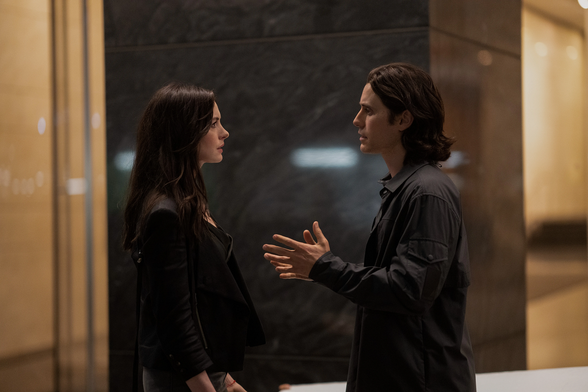 Anne Hathaway and Jared Leto in the limited series “WeCrashed,” premiering globally March 18, 2022 on Apple TV+.