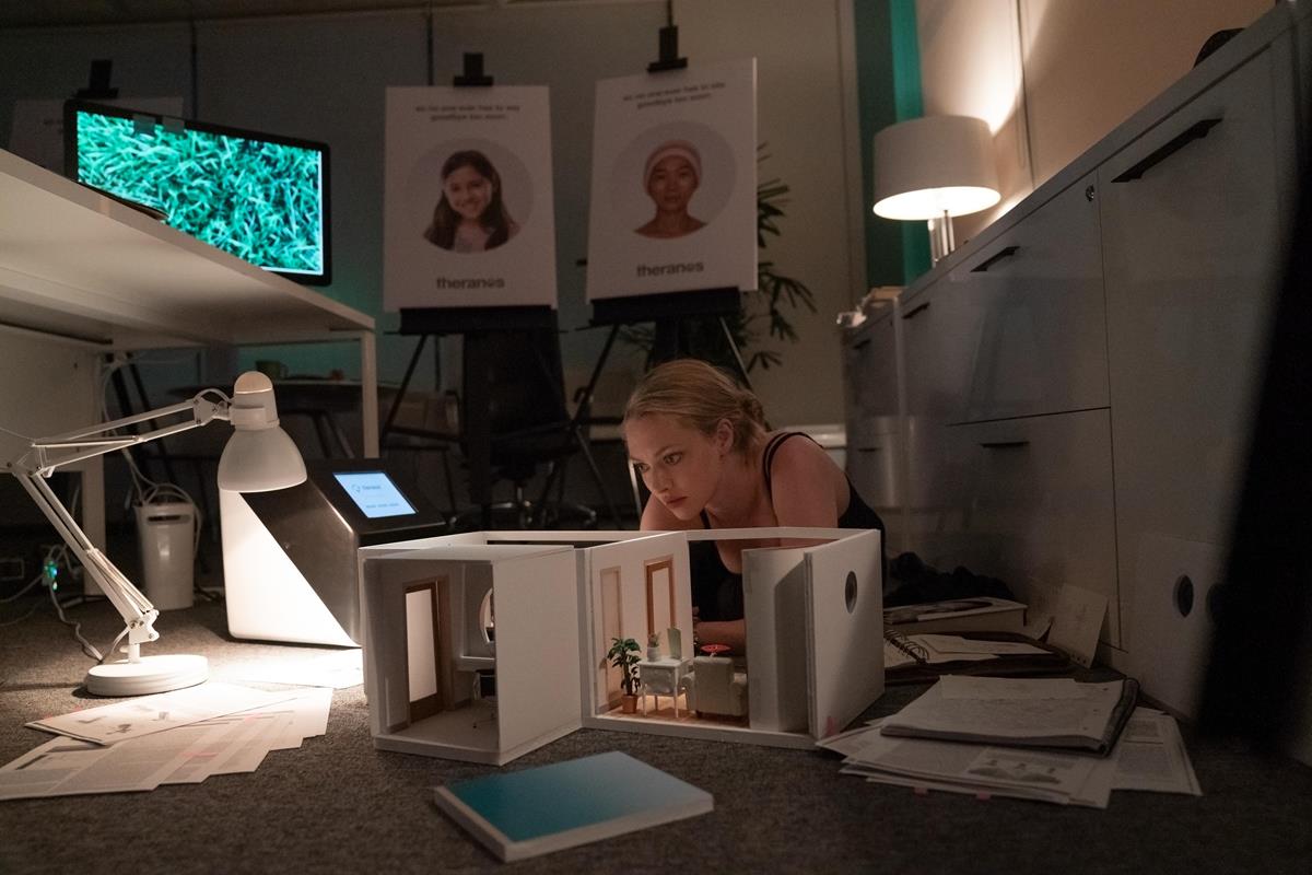 Amanda Seyfried as Elizabeth Holmes in episode 5 of “The Dropout.” Cr: Beth Dubber/Hulu
