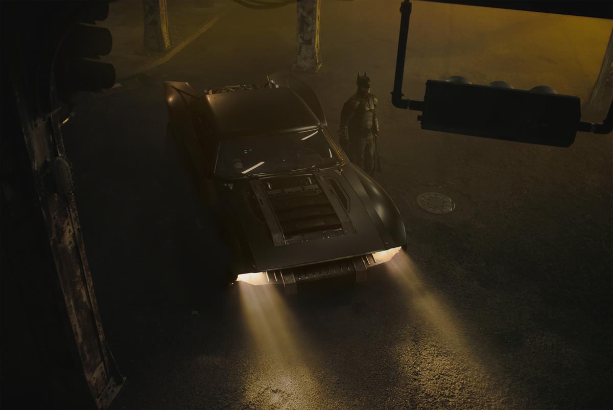 Robert Pattinson as Batman in director Matt Reeves’ “The Batman.” Cr: Warner Bros. Pictures