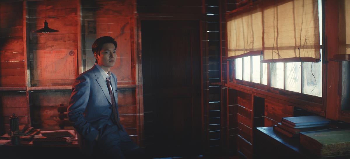 Lee Min-Ho as Koh Hansu in episode 4 of “Pachinko.” Cr: Apple TV+