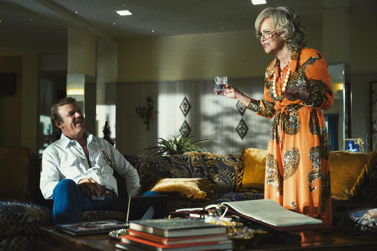 John C. Reilly as Jerry Buss and Sally Fiend as Jessie Buss in season 1 episode 2 of “Winning Time: The Rise of the Lakers Dynasty.” Cr: Warrick Page/Warner Media