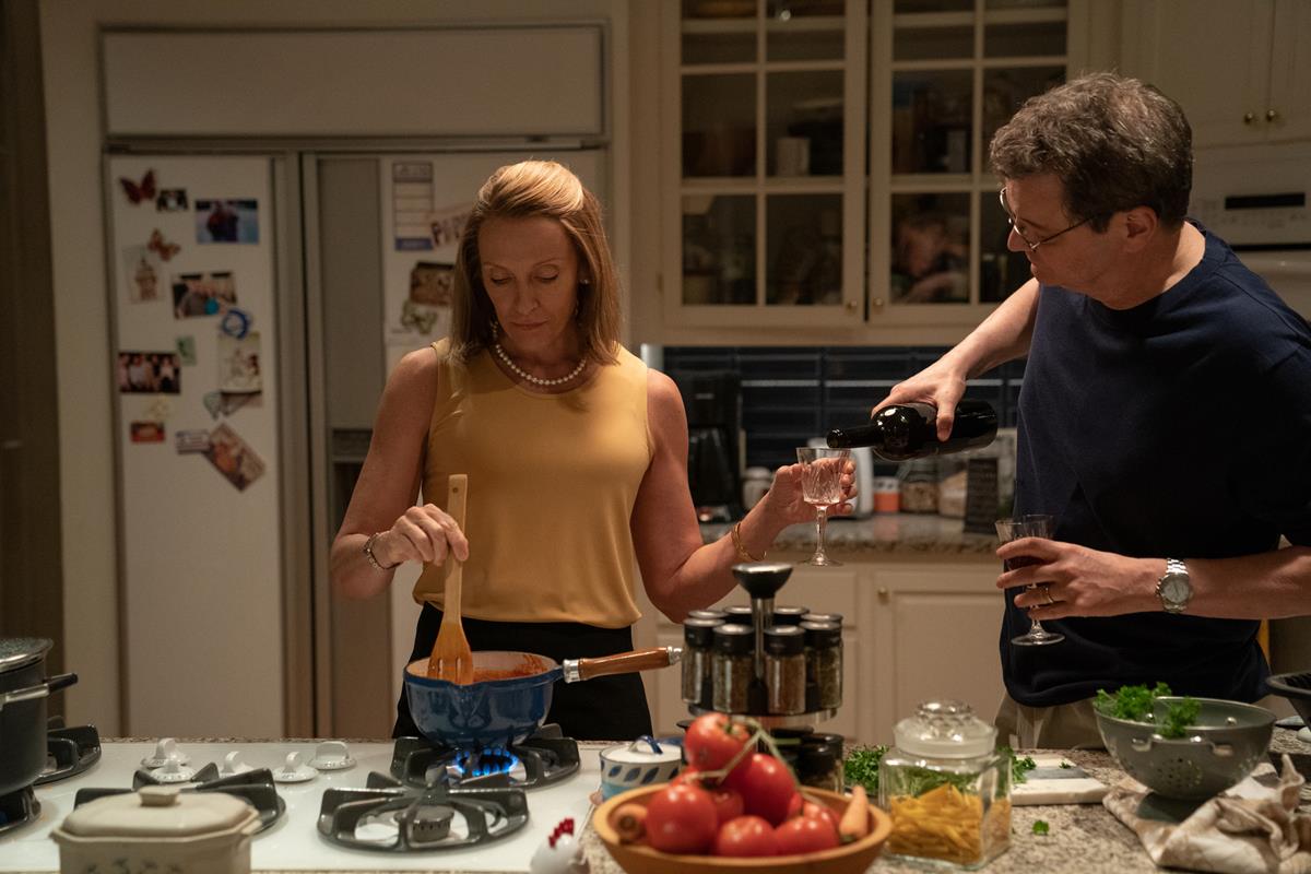 Toni Colette as Kathleen Peterson and Colin Firth as Michael Peterson in episode 1 of “The Staircase.” Cr: Warner Media