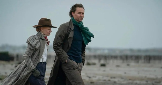 Claire Danes and Tom Hiddleston in “The Essex Serpent.” Cr: Apple TV+