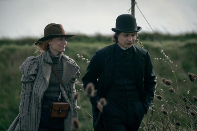 Claire Danes and Frank Dillane in “The Essex Serpent.” Cr: Apple TV+