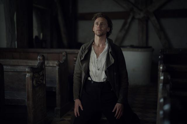 Tom Hiddleston in “The Essex Serpent.” Cr: Apple TV+