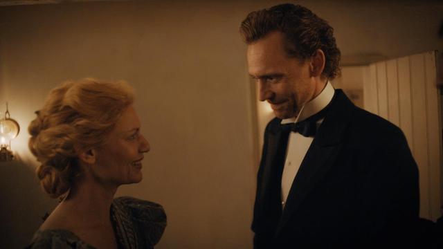 Tom Hiddleston and Claire Danes in “The Essex Serpent.” Cr: Apple TV+