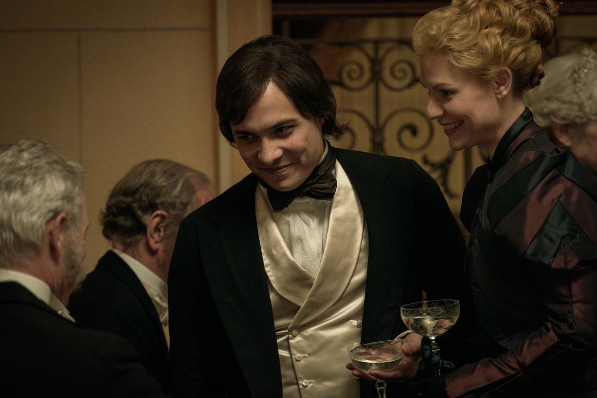 Frank Dillane and Claire Danes in “The Essex Serpent.” Cr: Apple TV+