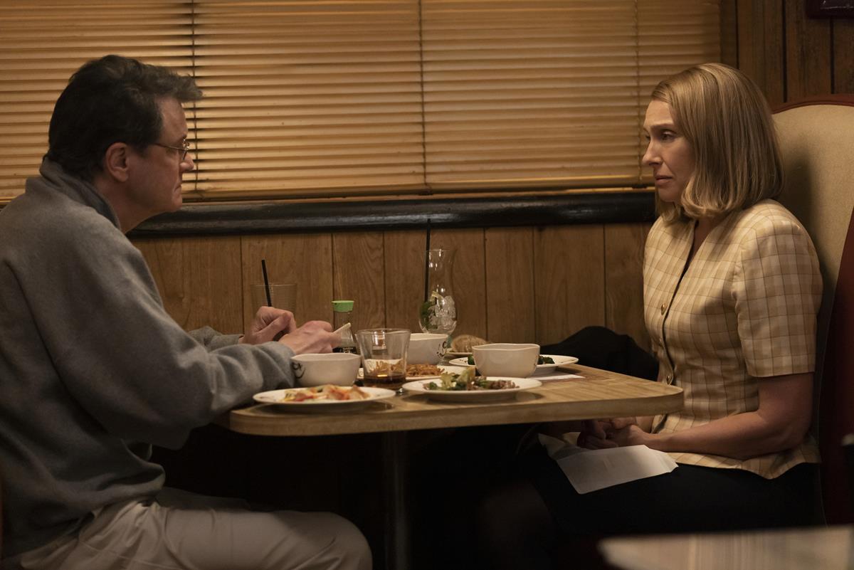 Colin Firth as Michael Peterson and Toni Collette as Kathleen Peterson in episode 7 of “The Staircase.” Cr: Warner Media