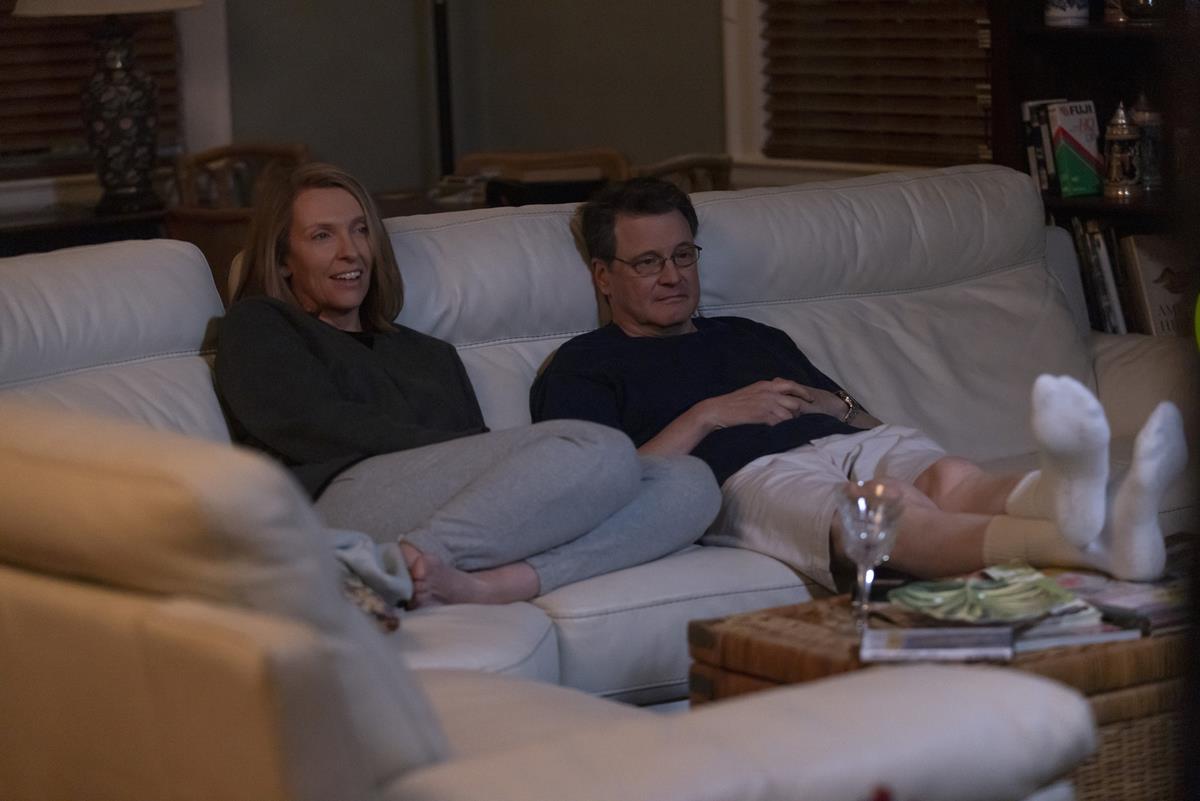 Toni Collette as Kathleen Peterson and Colin Firth as Michael Peterson in episode 8 of “The Staircase.” Cr: Warner Media