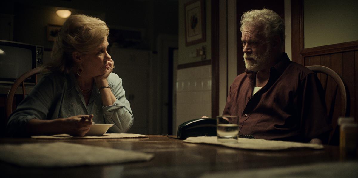 Robyn Malcolm as Sammy Keene and Ray Liotta as Big Jim Keene in episode 2 of “Black Bird.” Cr: Apple TV+