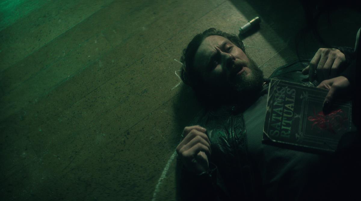 Stevie Hutchinson as Alex Logue in season 1 episode 3 of “The Sandman.” Cr: Liam Daniel/Netflix
