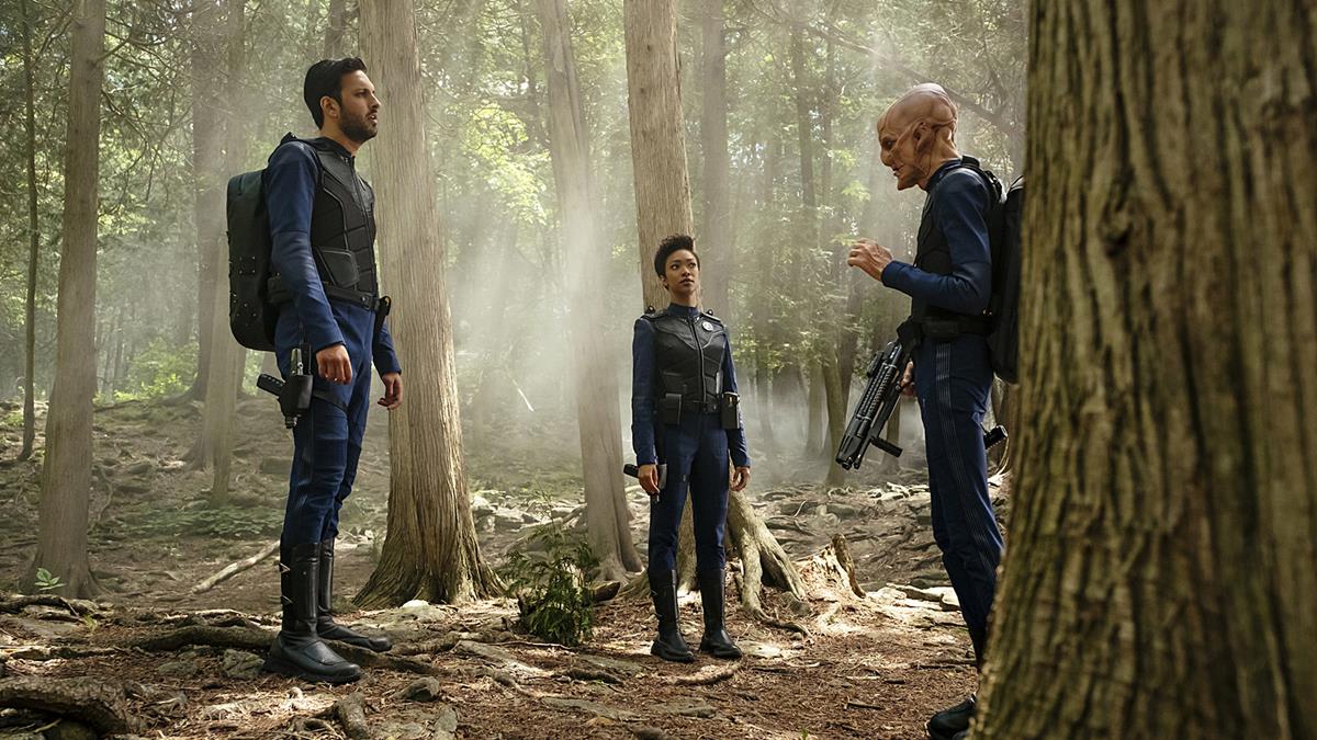 Shazad Latif as Lieutenant Ash Tyler, Sonequa Martin-Green as First Officer Michael Burnham, and Doug Jones as Lieutenant Saru in episode 8 of “Star Trek: Discovery.” Cr: Jan Thijs /Paramount+