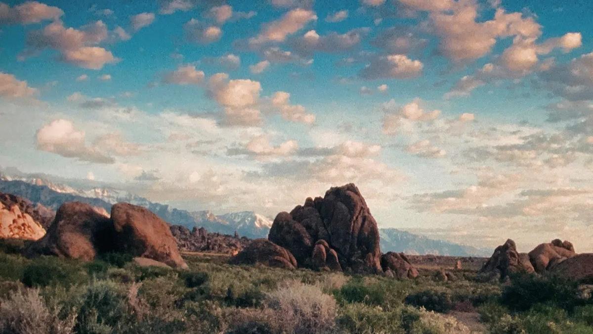 “Pleasant Canyon,” shot by camera operator Gregor Tavenner using the Panavision Panaflex with 35mm Kodak film and period glass manufactured in the 1950s and 1960s. Cr: Sunrise Circle
