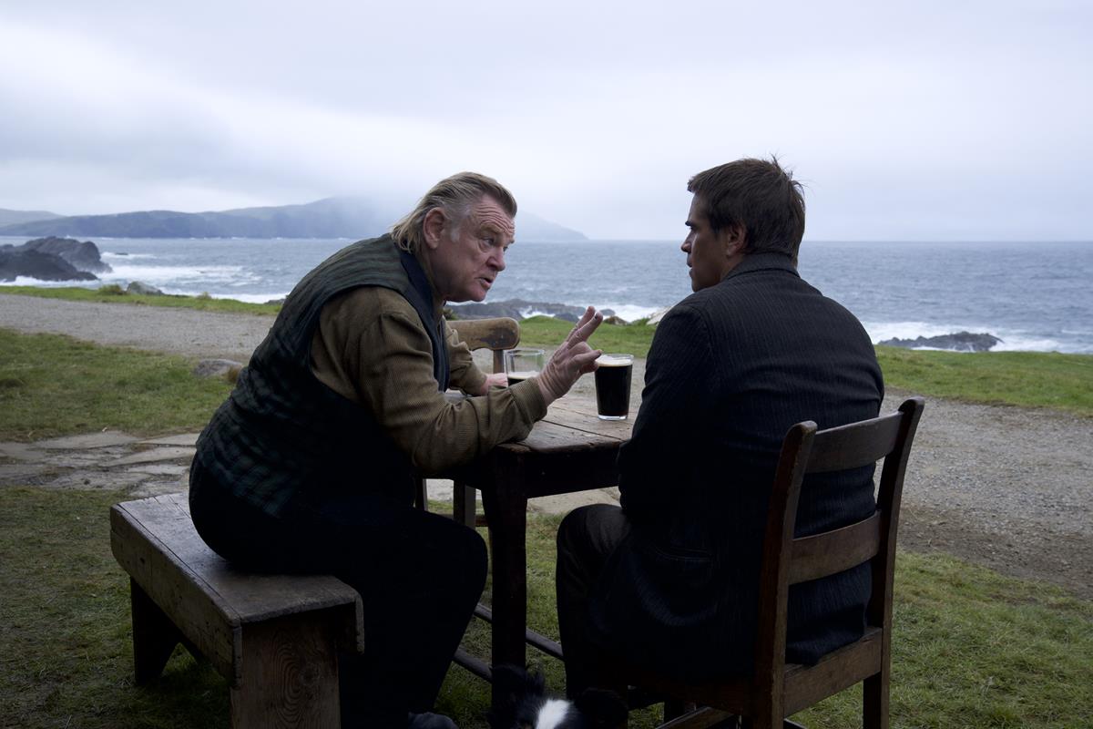 Colin Farrell as Pádraic Súilleabháin and Brendan Gleeson as Colm Doherty in “The Banshees of Inisherin.” Cr: Searchlight Pictures