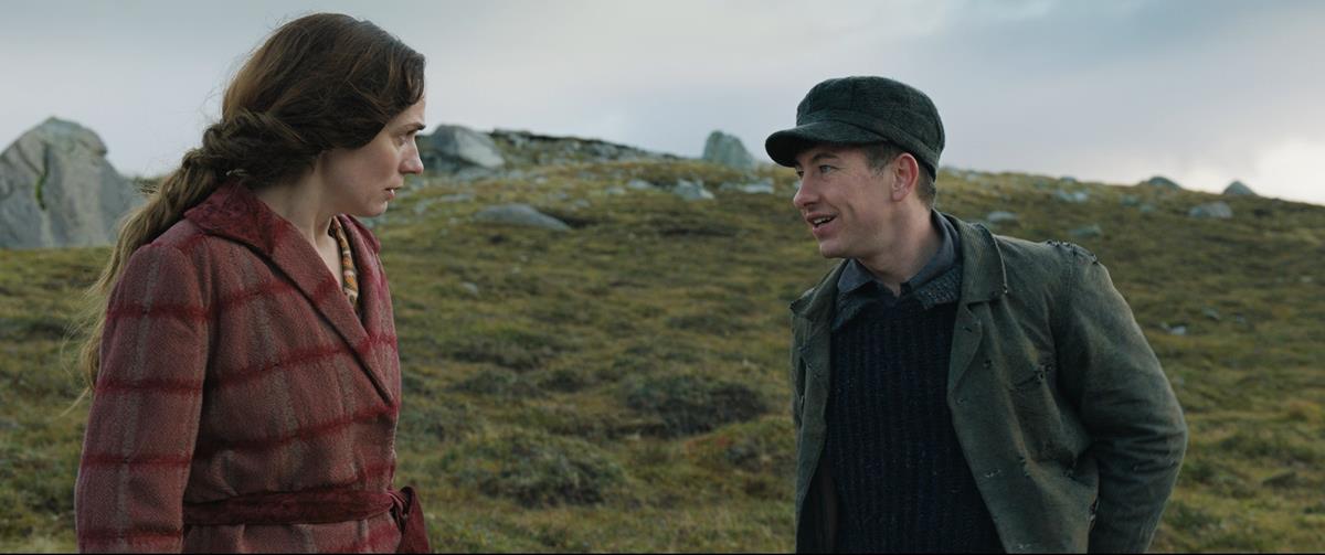 Kerry Condon as Siobhan Súilleabhá and Barry Keoghan as Dominic Kearney in “The Banshees of Inisherin.” Cr: Searchlight Pictures