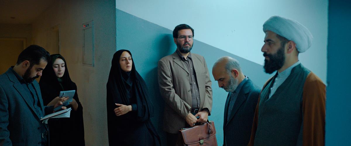 Arash Ashtiani as Sharifi, Zahra Amir Ebrahimi as Rahimi, and Nima Akbarpour as Judge in director Ali Abbasi’s “Holy Spider.” Cr: Metropolitan Filmexport/Alamode Film