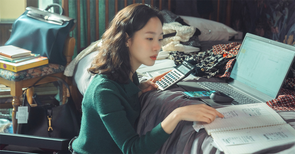 Kim Go Eun plays Oh Injoo in “Little Women.” Image courtesy of Netflix
