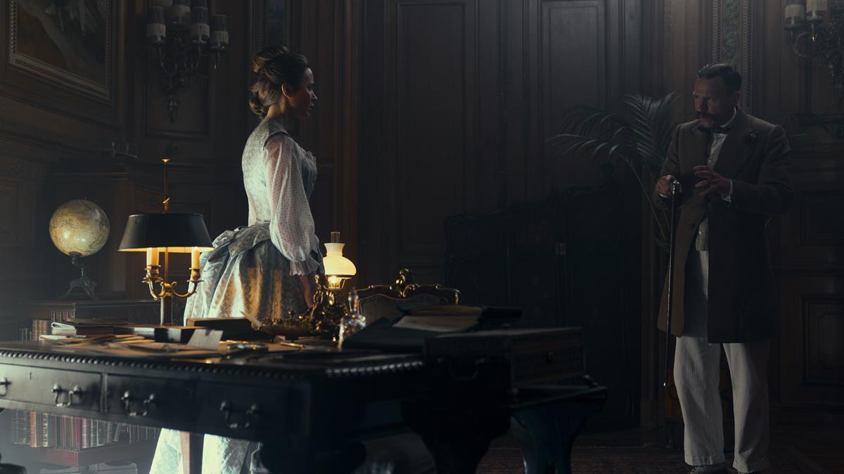 Emily Blunt as Cornelia Locke in “The English.” Cr: Diego Lopez Calvin/Amazon Studios