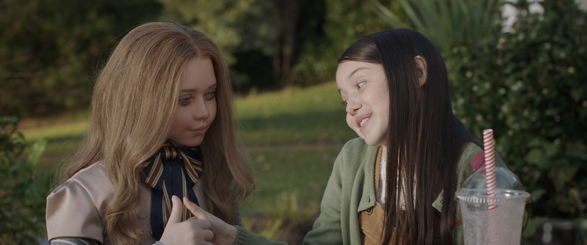 Amie Donald as M3gan and Violet McGraw as Cady in director Gerard Johnstone’s “M3GAN.” Cr: Blumhouse