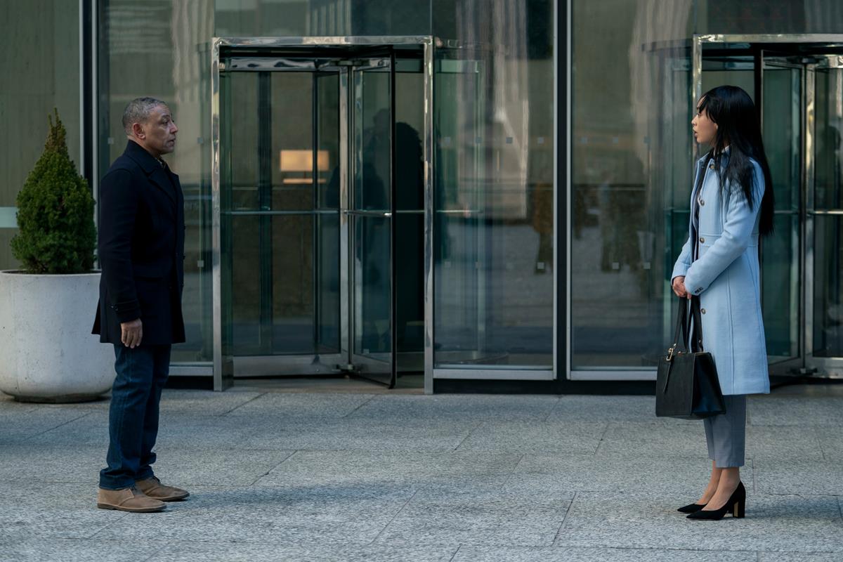 Giancarlo Esposito as Leo Pap and Tati Gabrielle as Hannah Kim in episode “Green” of “Kaleidoscope.” Cr: Netflix
