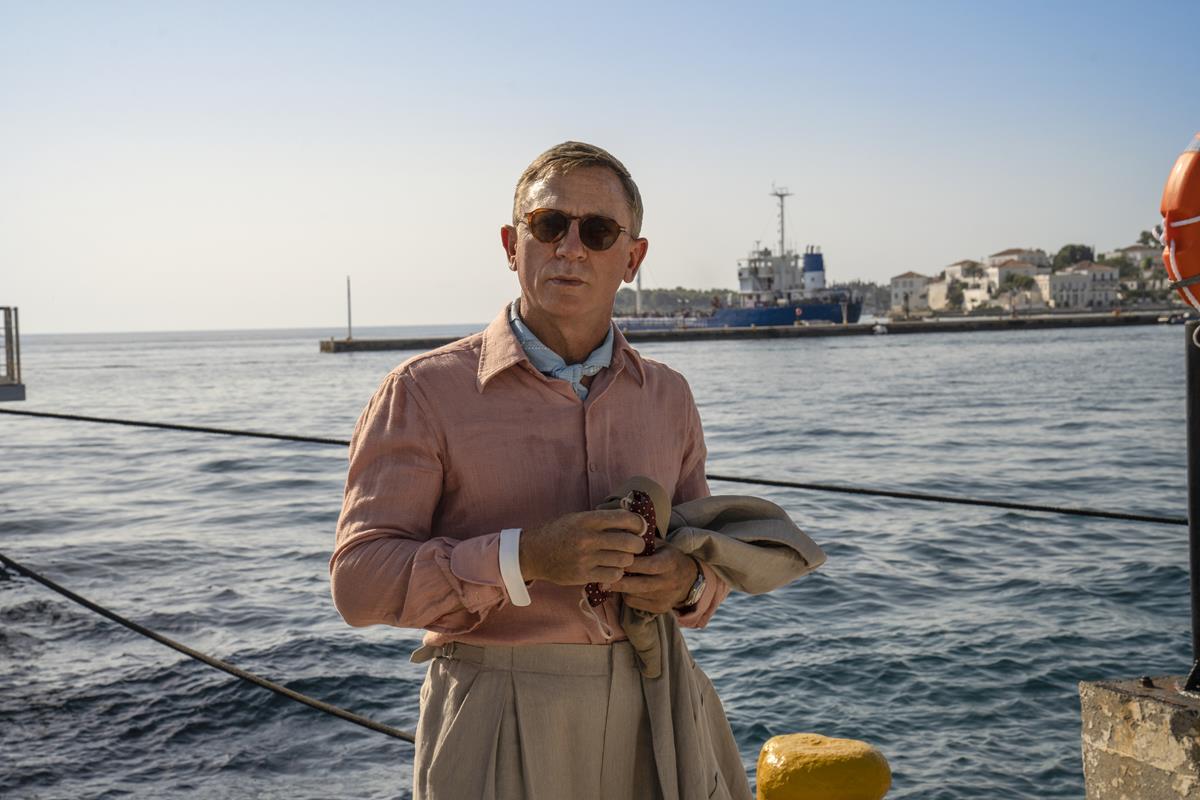 Daniel Craig as Detective Benoit Blanc in writer/director Rian Johnson’s “Glass Onion: A Knives Out Mystery.” Cr: John Wilson/Netflix