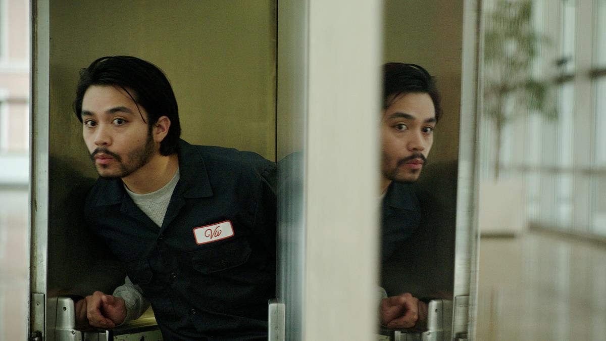 Jordan Mendoza as RJ in episode “Orange” of “Kaleidoscope.” Cr: Netflix