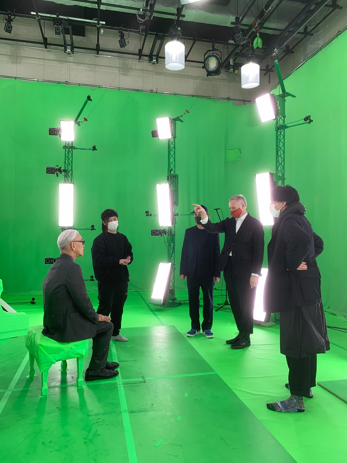 A look at the collaborative process behind “Kamagachi,” Ryuichi Sakamoto, director Todd Eckert, and the Rhizomatiks Tokyo capture team on the final day of dimensional photography. Cr. Tim Drum