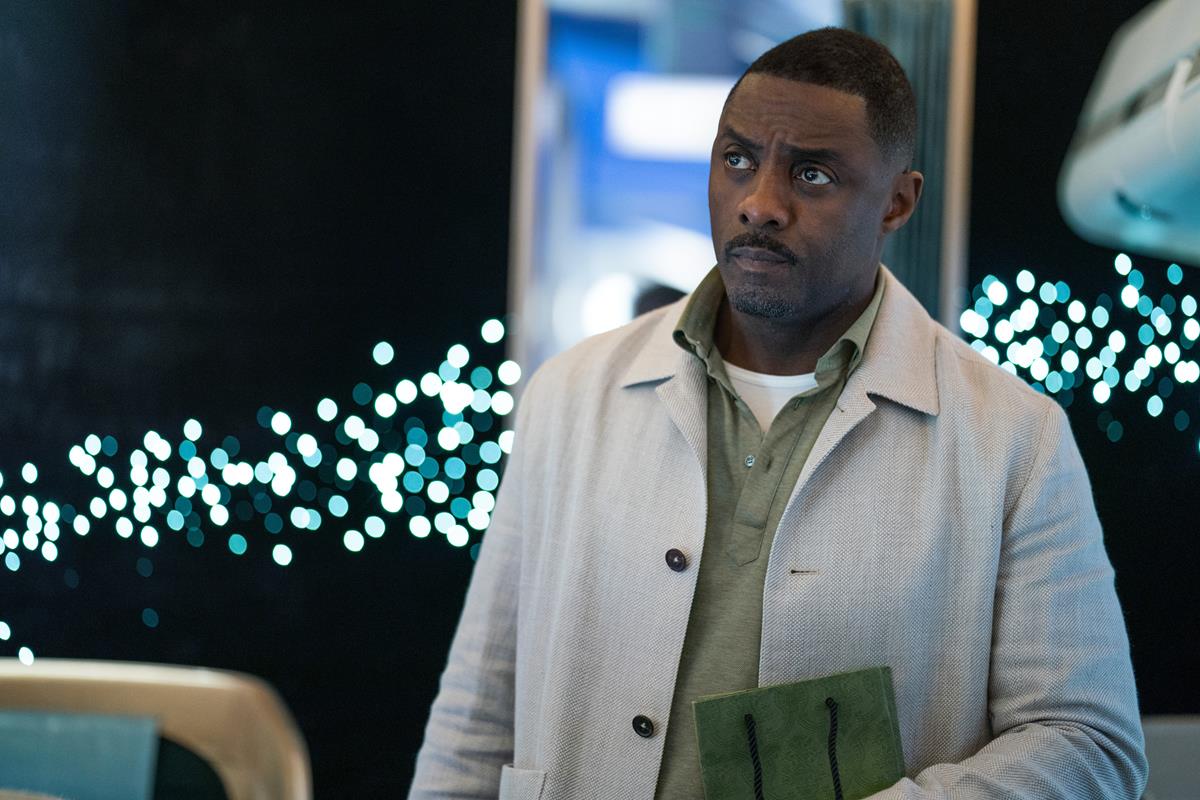 Idris Elba in “Hijack.” Cr: Aidan Monaghan/Apple TV+.