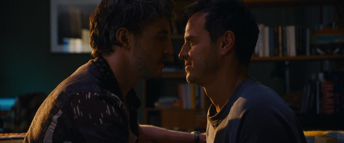 Paul Mescal and Andrew Scott in “All of Us Strangers.” Cr: Searchlight Pictures